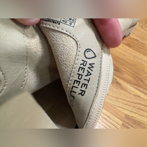 Vionic Cream Ankle Boots - Picture 5 of 6